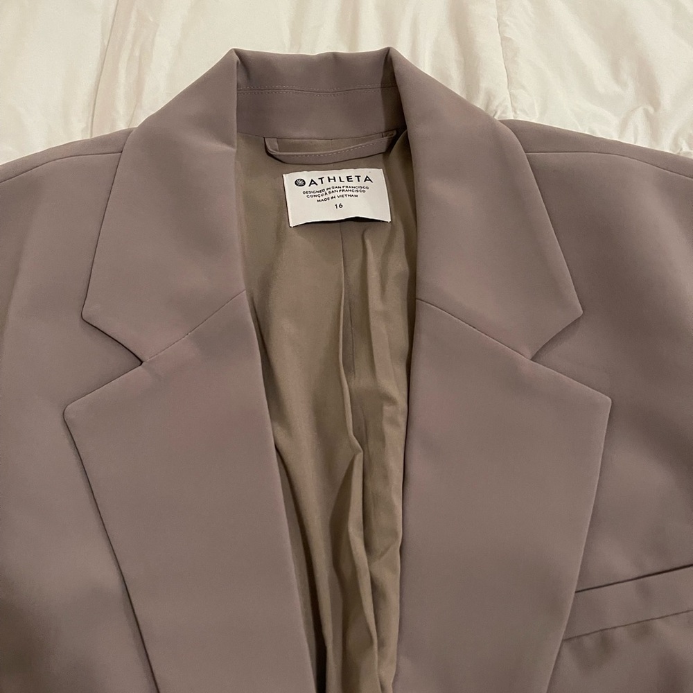 Athleta MVP Blazer . suitable for both work and casual outings. versatile design - Picture 7 of 16